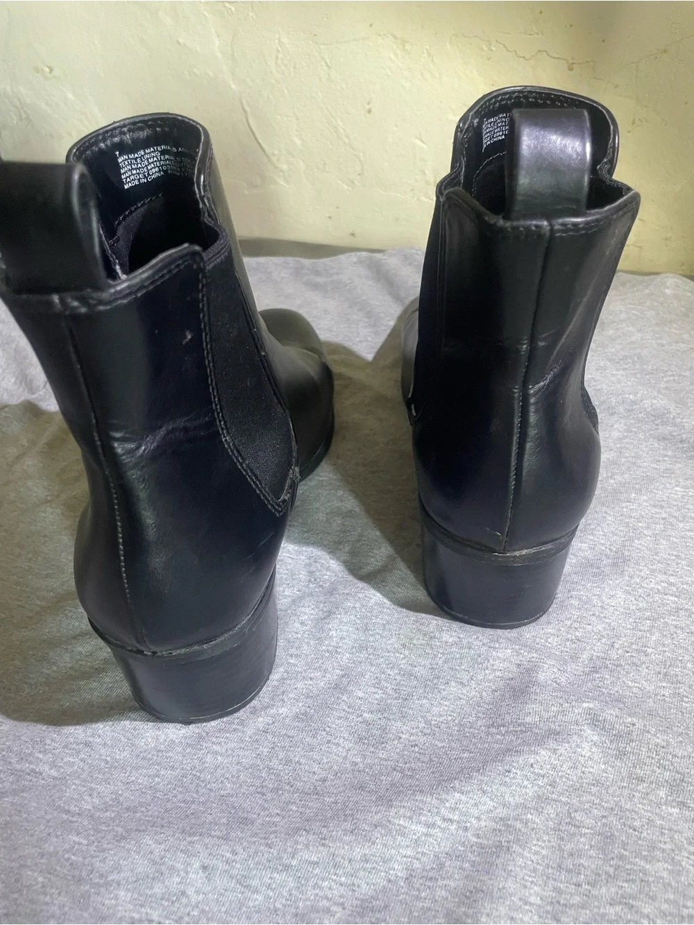 A new day size 7 Men'es Black Leather Chelsea Boots - Classic Slip-On Style